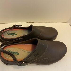 Landau rx brown nursing shoes size 11